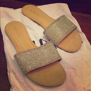 NEW! Schultz Queren Sandal